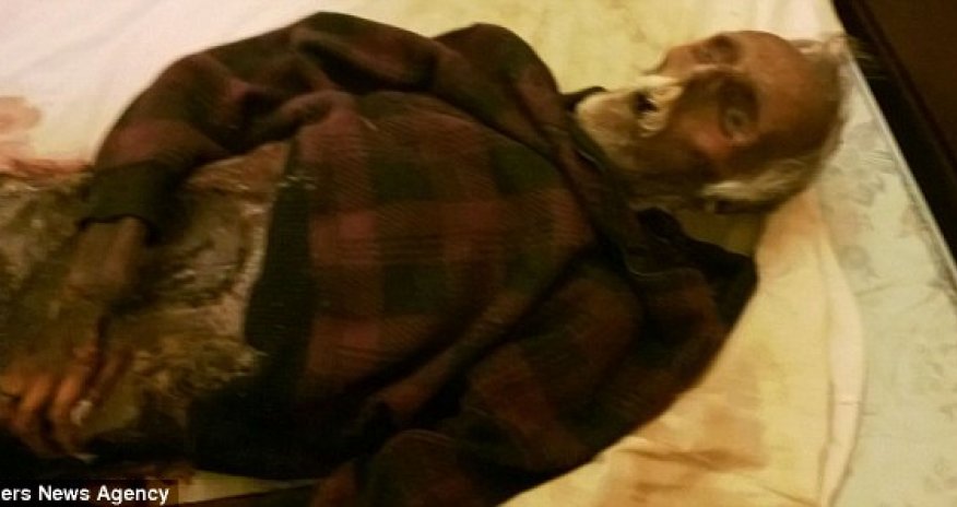 Woman sleeps next to the grisly remains of her dead husband for almost a year - PHOTO