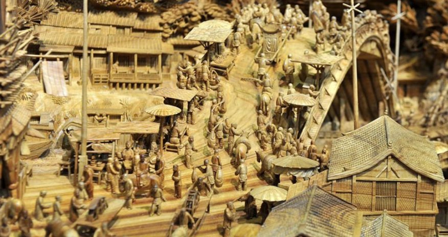 Wood art breaks record for longest carving - PHOTO
