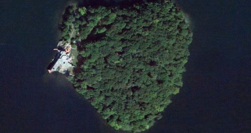 Jolie buys Brad Pitt £12m heart-shaped island