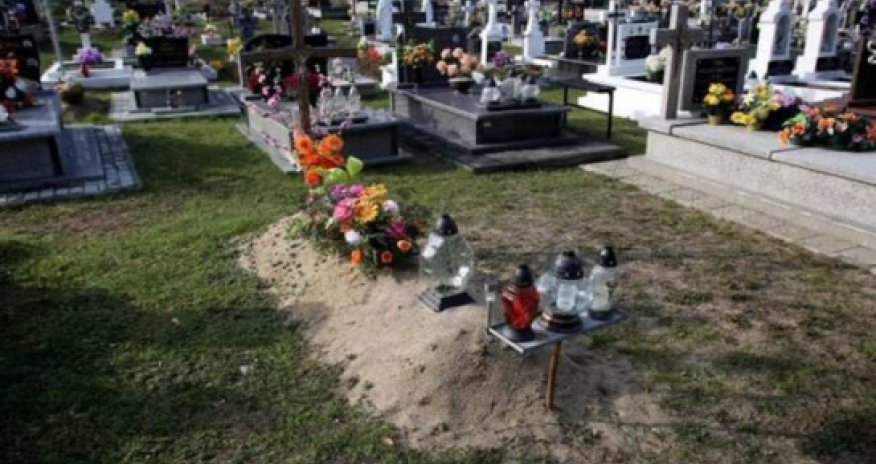 Man returns home to find parents laying flowers at his grave