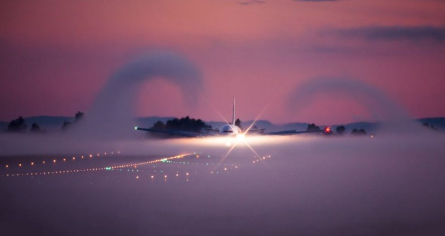 Stunning aviation images reveal unique glimpse of life in the skies - PHOTO