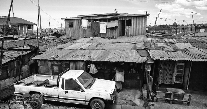 Photographer captures life inside the world's largest slum - PHOTO