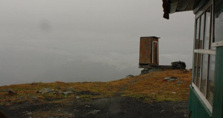 Precarious toilet is perched over 2,000ft Siberian cliff - PHOTO