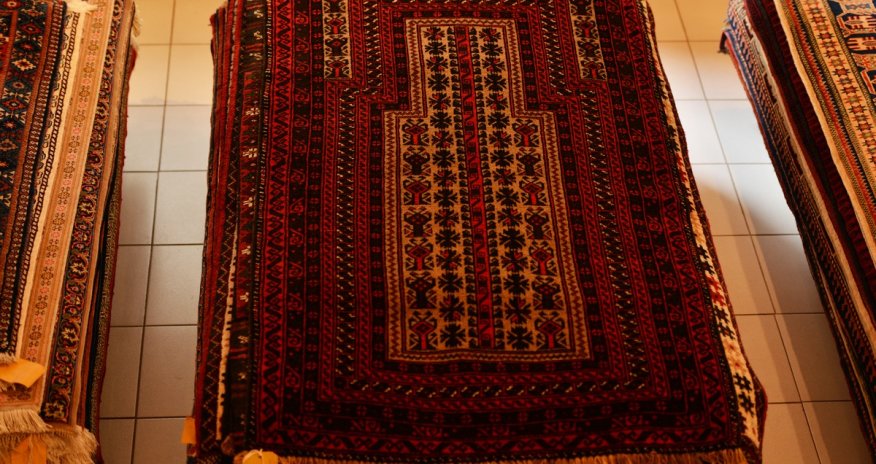 Hungarians treasure Azerbaijani carpets - PHOTO