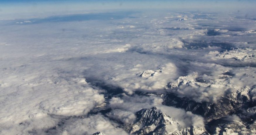 Photographer captures the Alps from 36,000ft above land - PHOTO