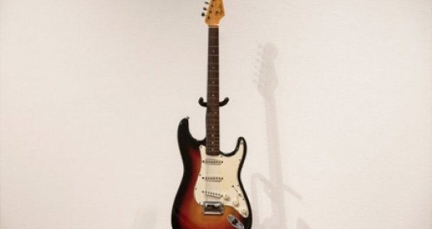 Bob Dylan's Fender Stratocaster sells for nearly $1m
