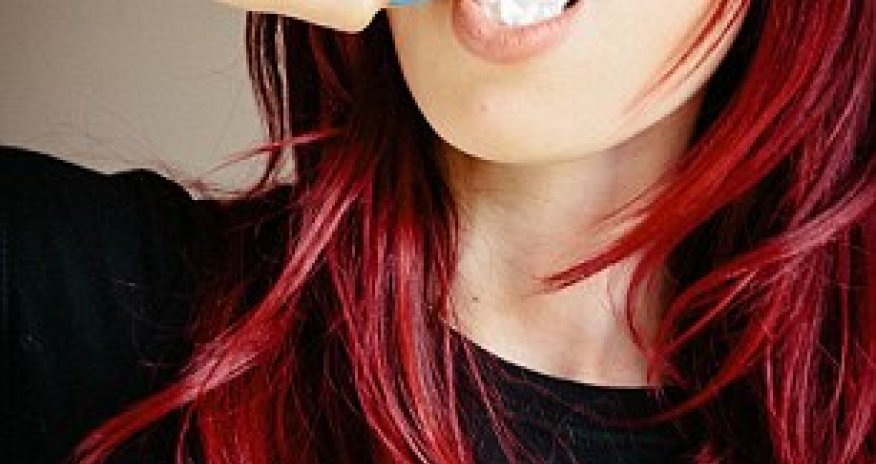 Blogger mocks the male magazine tradition of glamorous girls - PHOTO