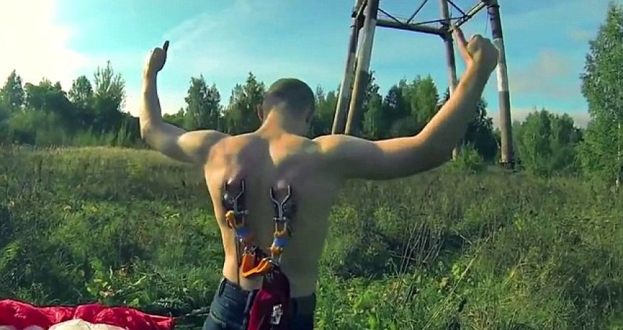Extreme bungee jumpers attach metal hooks on harness to their skin - PHOTO