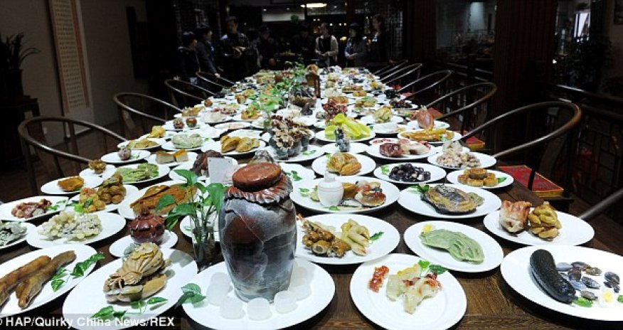 Artist breaks world record with 142 plates of sculpted meals, made entirely of rock - PHOTO