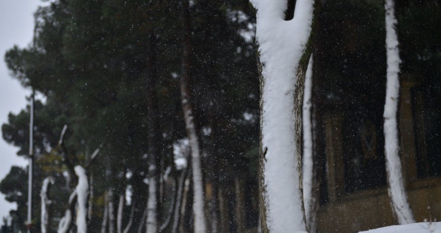 Views of Baku after the first snow - PHOTO