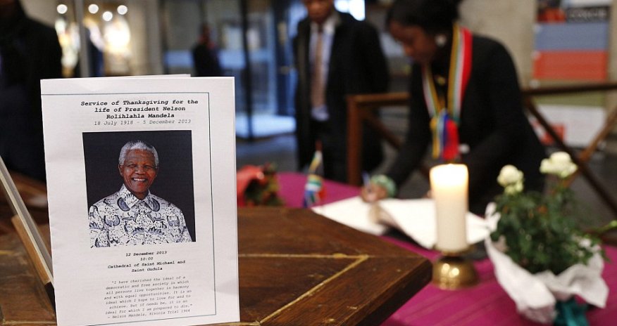 Thousands queue for hours to view Nelson Mandela's body - PHOTO