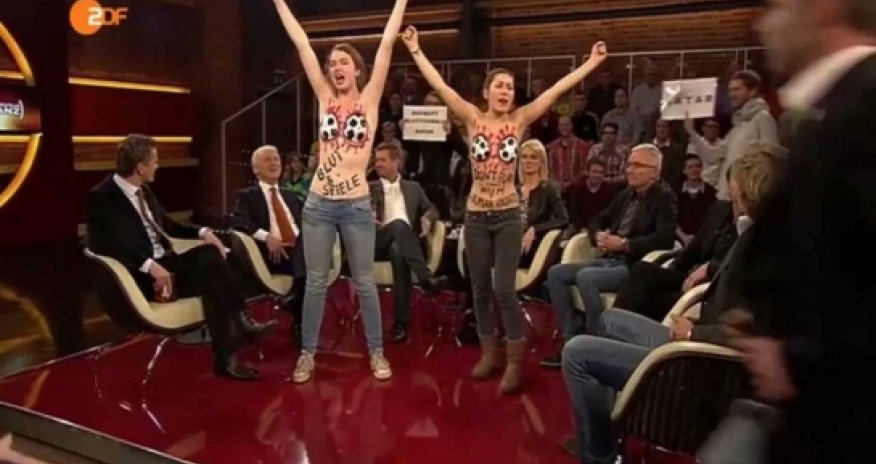 World Cup protesters storm TV show - PHOTO+VIDEO