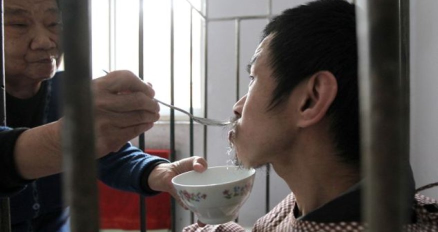 Man is kept in a cage for more than 40 years - PHOTO+VIDEO