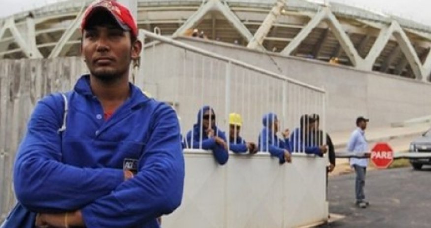 Brazil World Cup 2014: Builders strike at Amazon stadium