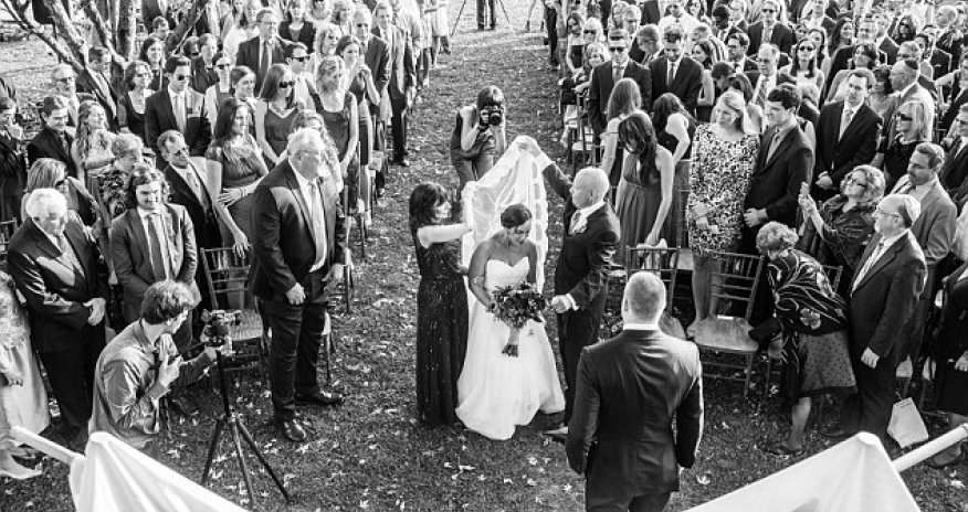 Daughter's photographs capture her parents' joint battle with cancer - PHOTO