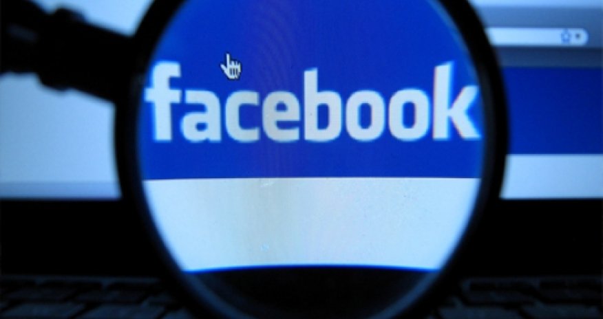 Tourist walks off Australia pier while checking Facebook