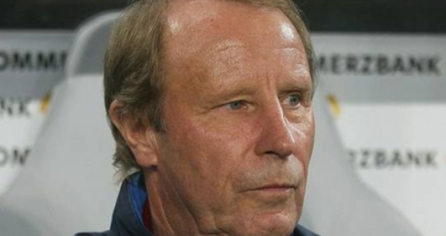 Azerbaijan extends Berti Vogts contract for two years
