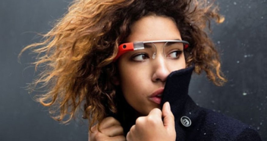 Google Glass takes photos by winking