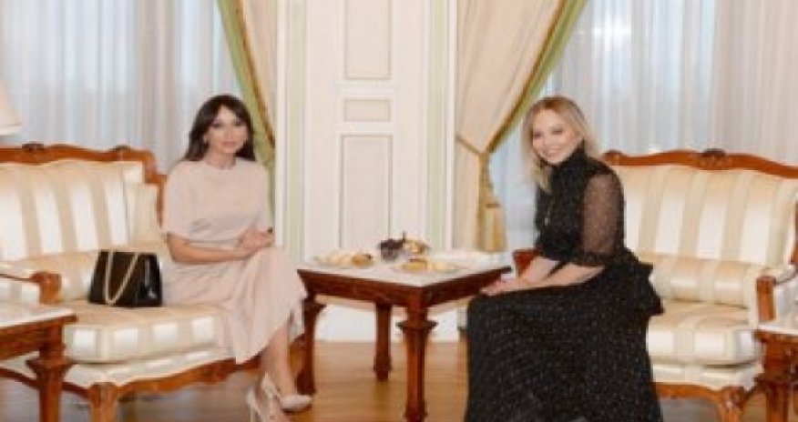 Azerbaijan's first lady welcomes Ornella Muti in Baku - PHOTO