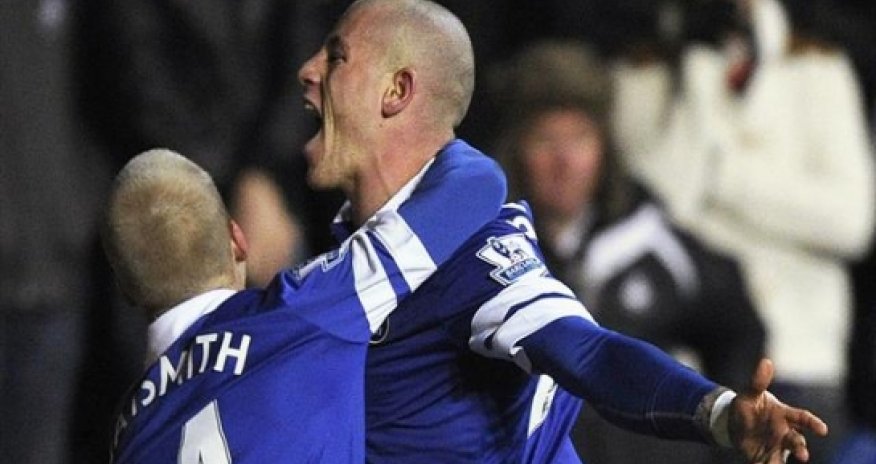 Barkley free-kick stunner sends Everton fourth