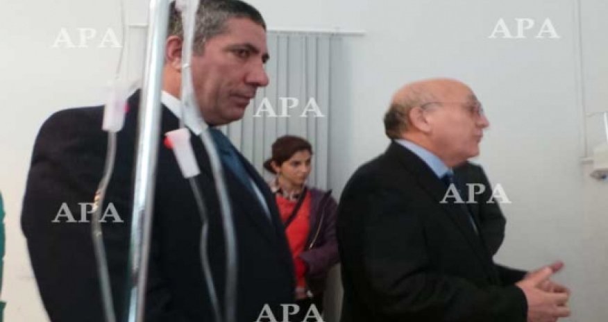 Senior Azeri ruling party members visit war veteran who set himself on fire