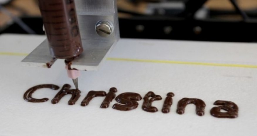 Machine creates an exact replica of your face made from chocolate