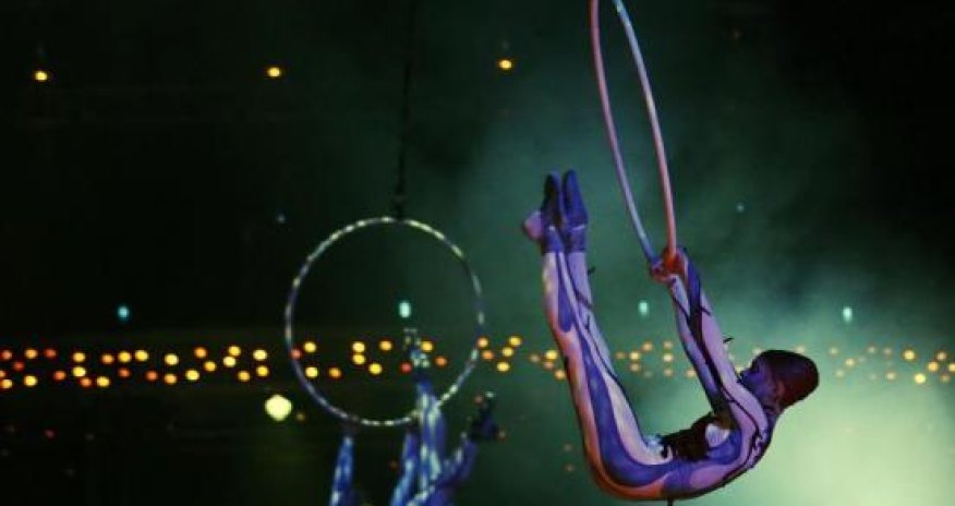 Acrobatic feats - PHOTO