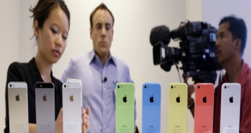 Apple vows to find women and minorities for board of directors