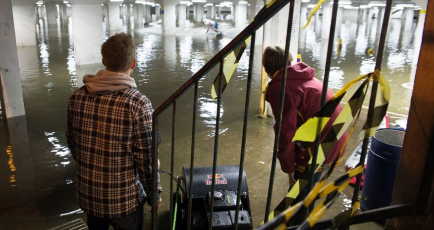 Daredevils use flooded car-park as wakeboarding playground - PHOTO+VIDEO