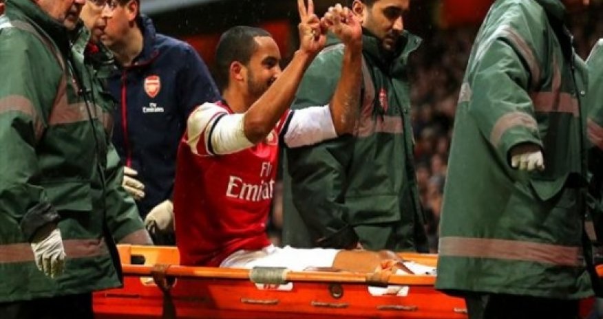 Injured Theo Walcott to miss six months