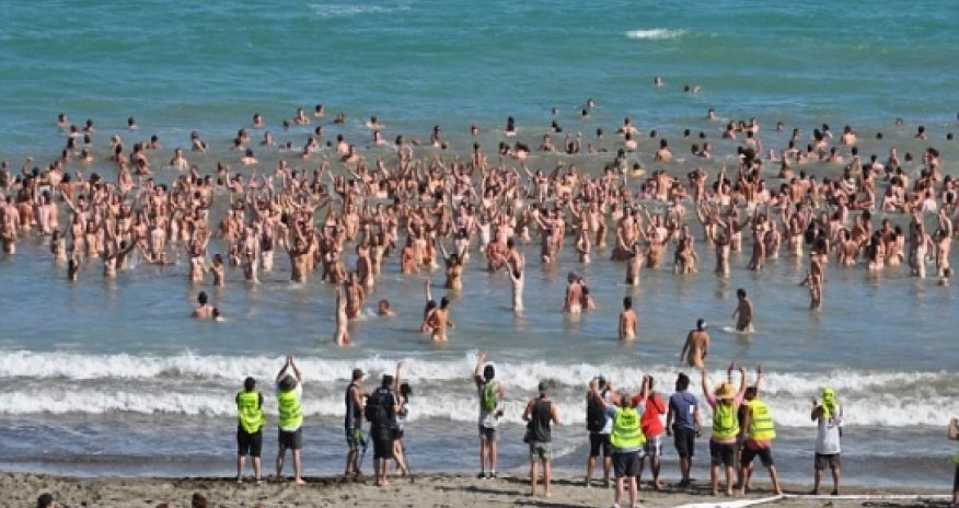Nude swimmers smash record for largest skinny dip of the world - PHOTO