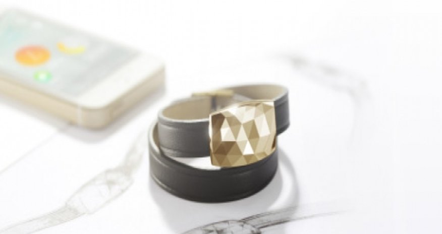 This piece of jewelry to warn you when... - VIDEO