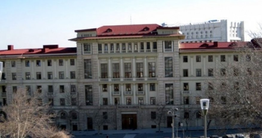 Smartphones banned inside Azeri cabinet building