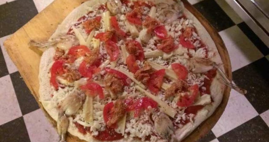 Snake pizza - would you? - PHOTO