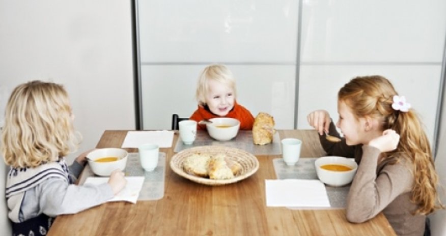 How to set a table to teach your kids good eating habits