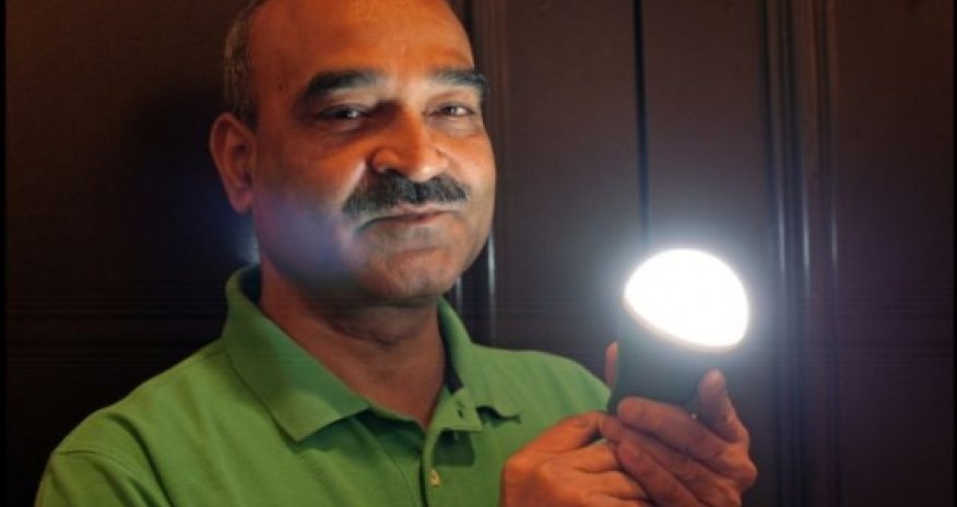 'Smartbulb' uses its rechargeable battery when electricity fails