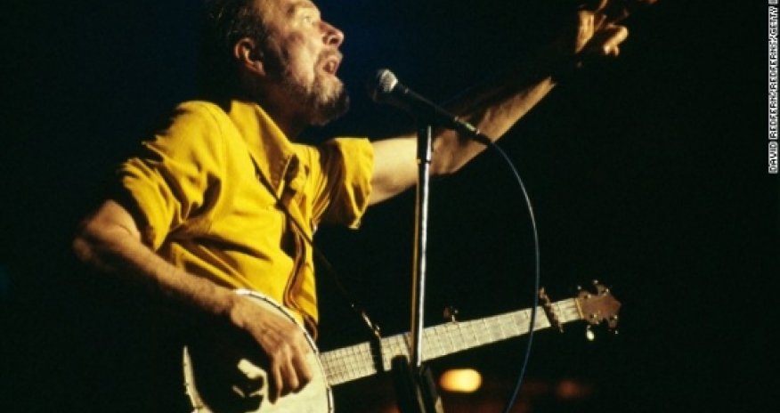 Legendary folk singer Pete Seeger dies at 94