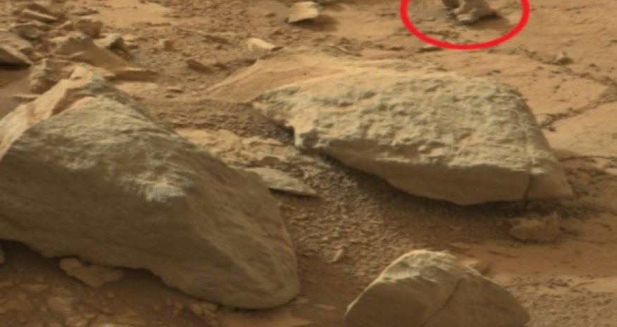 Has Nasa's Curiosity rover spotted a UFO on MARS?