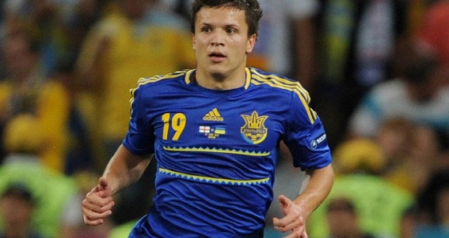 Ukraine star Yevhen Konoplyanka 'signs' Liverpool deal