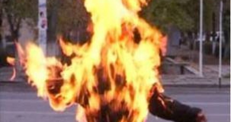 Azeri woman dies in hospital after self-immolation
