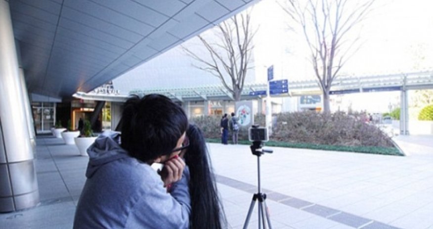 How to take a kissing selfie… by yourselfie