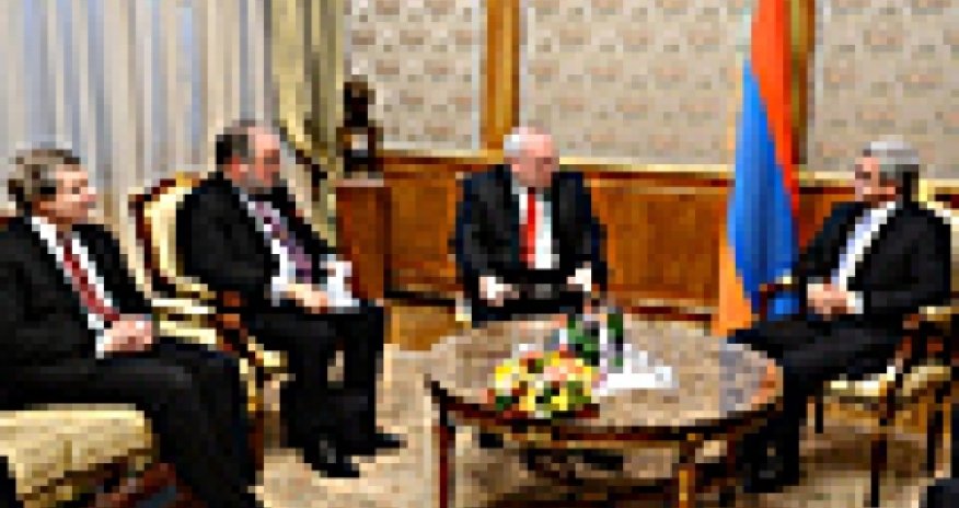 Armenian president meets Karabakh mediators in Yerevan