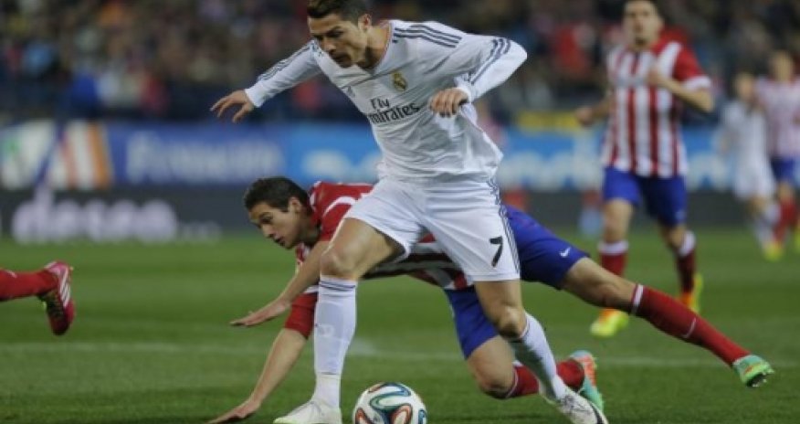 Cristiano Ronaldo Hit in the Head with a Lighter Thrown from Stands