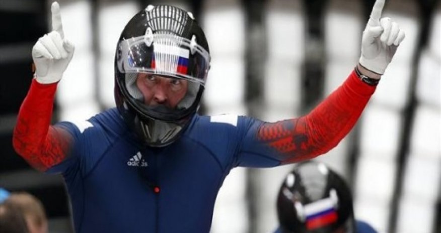 Bobsleigh - Russian leads two-man bob, Jamaica last