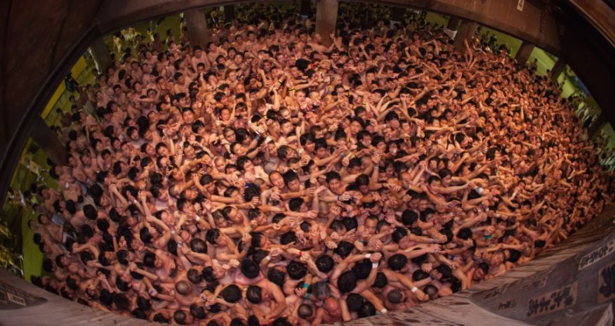 Thousands of Japanese men strip down and battle for... - PHOTO