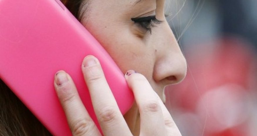 European visitors 'turn phones off' to avoid charges