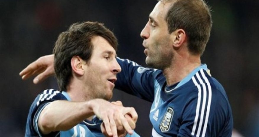 Liga - Zabaleta invites Messi for fish and chips in Didsbury