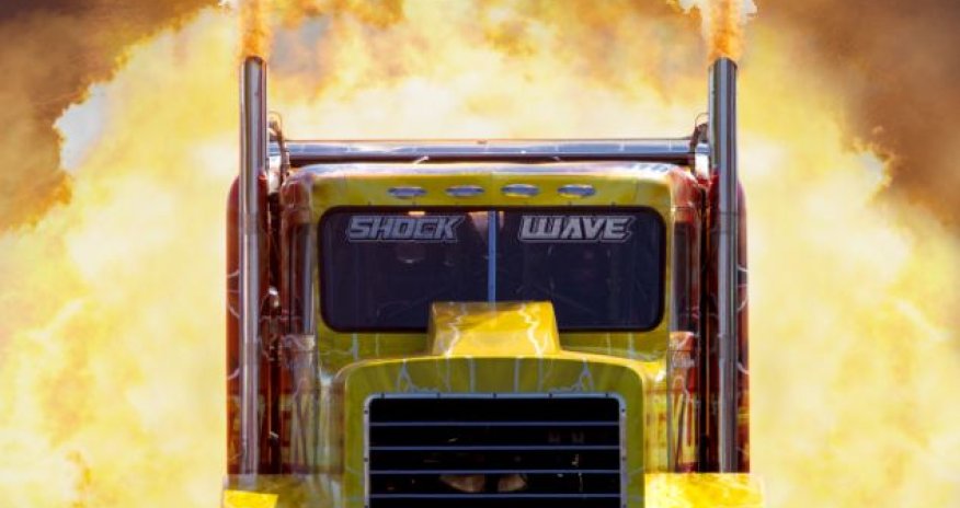 World's fastest truck that can outrun a Japanese bullet train - PHOTO+VIDEO