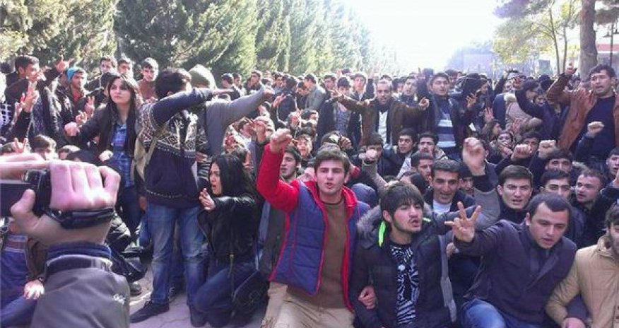 Police break up demonstration at Baku State University - PHOTO