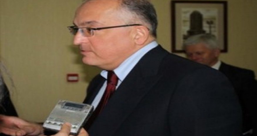 Azerbaijan says Europe gas pipelines on schedule